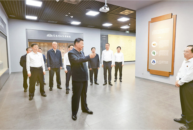 2024年9月10日,中共中央总书记、国家主席、中央军委主席习近平在前往甘肃考察途中,来到陕西省宝鸡市参观宝鸡青铜器博物院。 新华社记者 王晔/摄